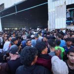 بالصور برنامج الأغذية العالمي: “جحافل من الجوعى” تقتحم مستودعا في غزة وأنباء عن مقتل وإصابة أشخاص